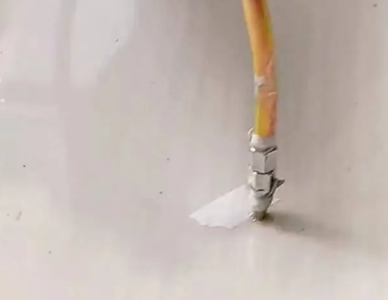 泰山瓷砖空鼓维修公司专业解答在瓷砖铺贴过程中，如果使用的砂料过粗（如全部使用了粗砂），可能会导致以下问题